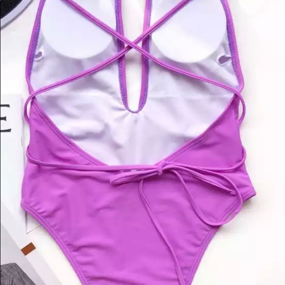 One piece swimsuit - Picture 2 of 3